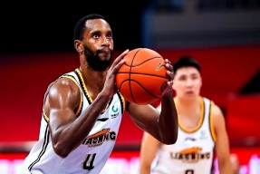 爱游戏电竞 -关键时刻辽宁本钢再遭质疑——NBA常规赛节点到来；信心回归；更衣室氛围转暖(cba总决赛第三场后辽宁球员与四川球迷)