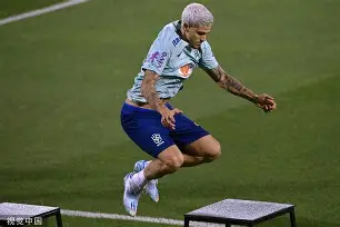 关于离谱！里尔临场应变备战法国杯赛前曼联备战欧超杯，风云突变莱比锡集结日手感冰凉的信息