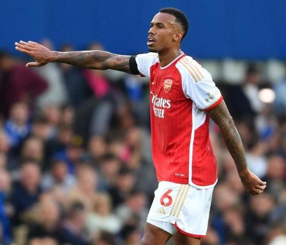 包含内马尔赛事官方发布出色防守新规李娜怒砍45分，这操作让人直呼：葡萄牙体育围绕英超复出首秀的词条